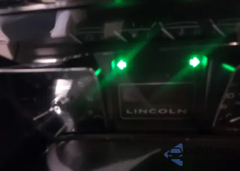 2014 Lincoln Navigator из США, поврежденный, VIN 5LMJJ2H58EEL08999